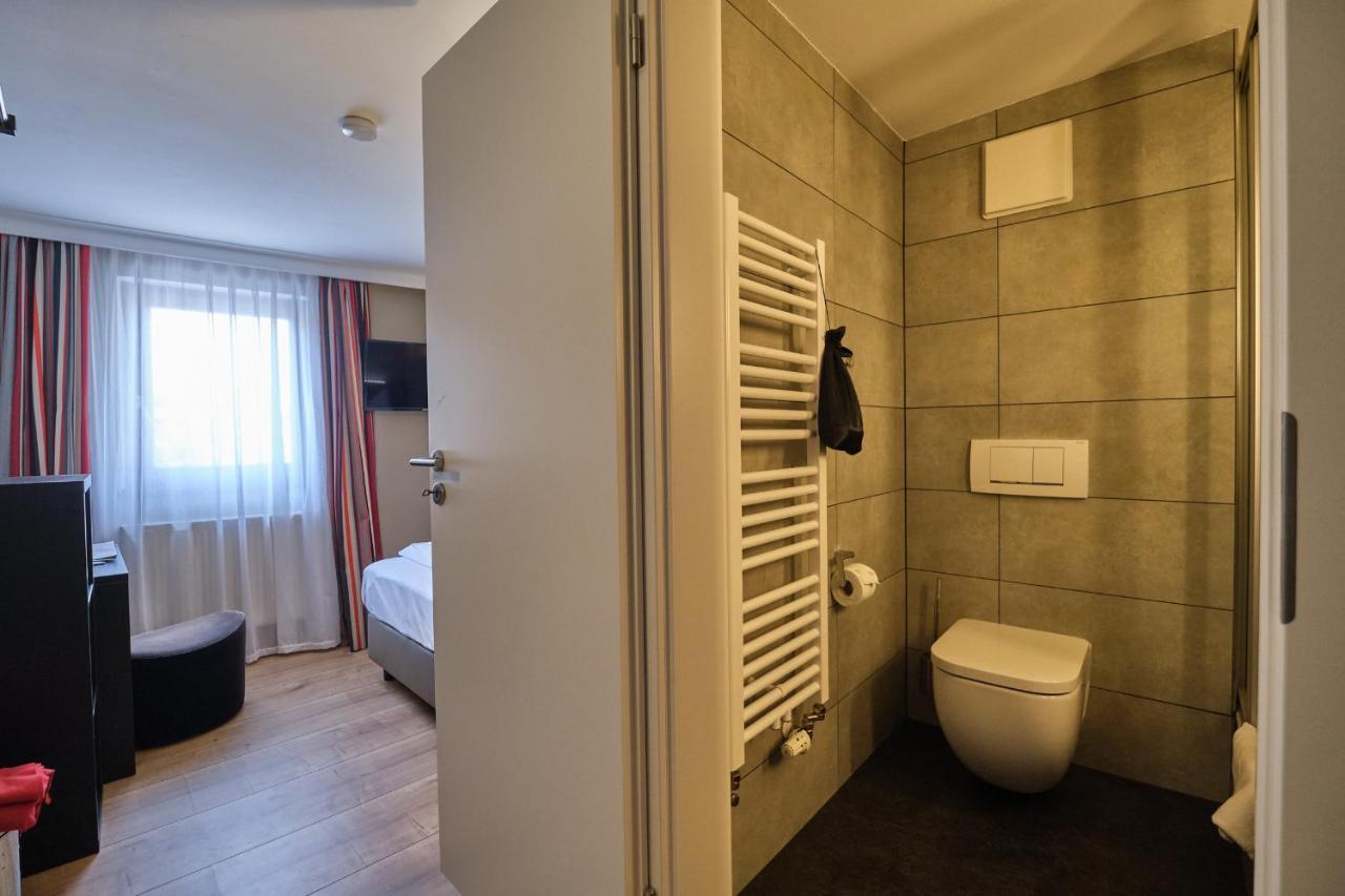 Hotel Roter Hahn Regensburg Exterior photo