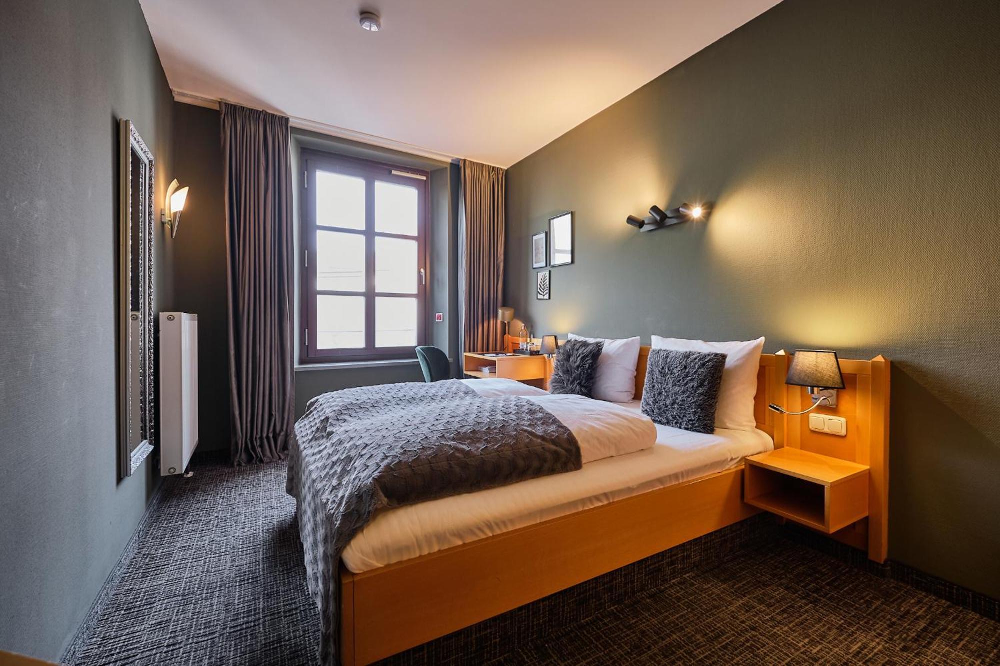 Hotel Roter Hahn Regensburg Exterior photo